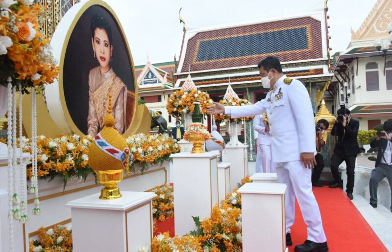 อธิบดี พช. ร่วมพิธีทำบุญตักบาตรถวายพระกุศลและถวายพระพร เนื่องในโอกาสวันคล้ายวันประสูติ