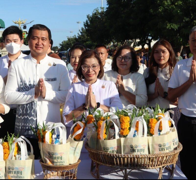 รวมใจชาวพุทธ มหาบุญแห่งศรัทธา ตักบาตรเทโวเวลาย่ำรุ่ง พระสงฆ์ 1,000 รูป ณ ลานพญานาค